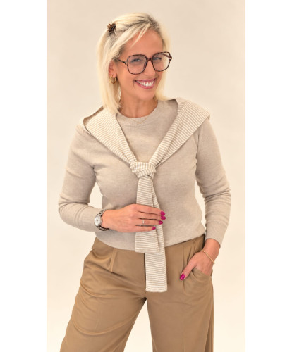Pull Beige Avec Écharpe...
